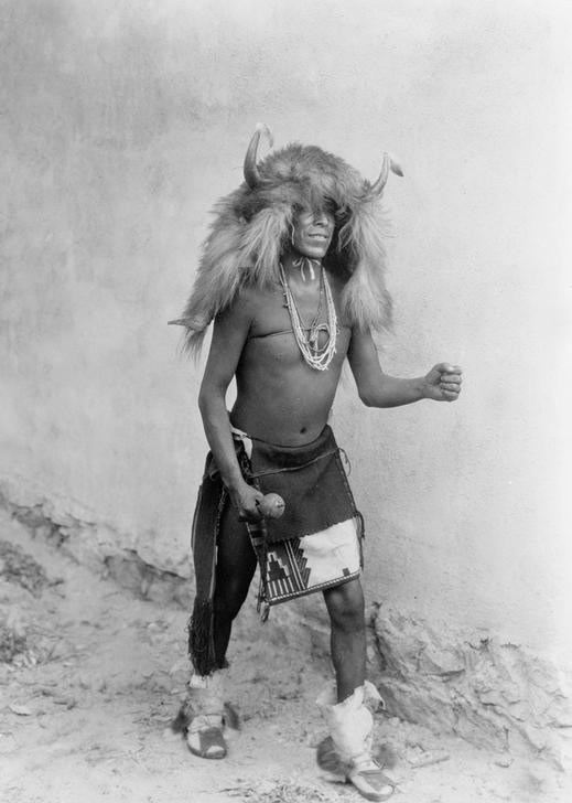 Edward S. Curtis, Unbekannt (KULT, MANN, RELIGION, TÄNZER, VÖLKERKUNDE, NATURRELIGION, INDIANER, RITUAL, BÜFFELTANZ, SIA)