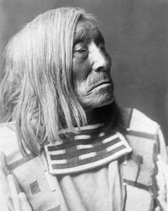 Edward S. Curtis, Unbekannt (VÖLKERKUNDE, INDIANER, PORTRAIT, GREIS, CROW (INDIANER), ALTER MANN, BRUSTBILD, APSAROKE-CROW)