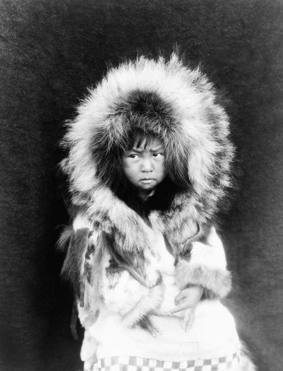 Edward S. Curtis, Unbekannt (Inuit, KIND, PELZ, VÖLKERKUNDE, PORTRAIT, PELZMANTEL, PELZBESATZ, NOATAK)