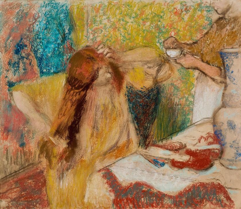 Edgar Degas, Frau bei der Toilette (Körperpflege,Dienstboten,Frau,Haarpflege,Kaffee,Mädchen,Morgentoilette,Toilette (Körperpflege),Tageszeiten,Morgen,Impressionismus,Französische Kunst,Zofe,Diener,Dienstmädchen,Rote Haare,Getränk,Frauenleben,Langes Haar,Toilettentisch,Frisur,Haarekämmen)