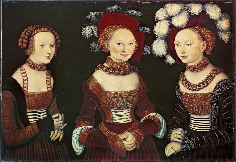 Lucas Cranach der Ältere, Die Prinzessinnen Sibylla, Emilia und Sidonia von Sachsen (Damenhut,Damenmode,Deutsche Kunst,Frau,Geschwister,Geschichte,Gruppenbild,Haarmode,Jugend (Lebensalter),Kette (Schmuck),Schmuck,Perle,Renaissance,Schwester,Portrait,Halskette,Feder,Lächeln,Haarschmuck,Fingerring,Teint,Frisur)