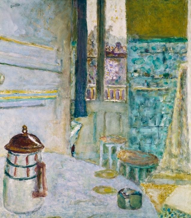 Pierre Bonnard, La cafetière (Architektur,Essgeschirr,Fenster,Kanne,Küche,Kunst,Wohnung,Tisch,Interieur,Französische Kunst,Kaffeekanne,Nabis,Privatsammlung)