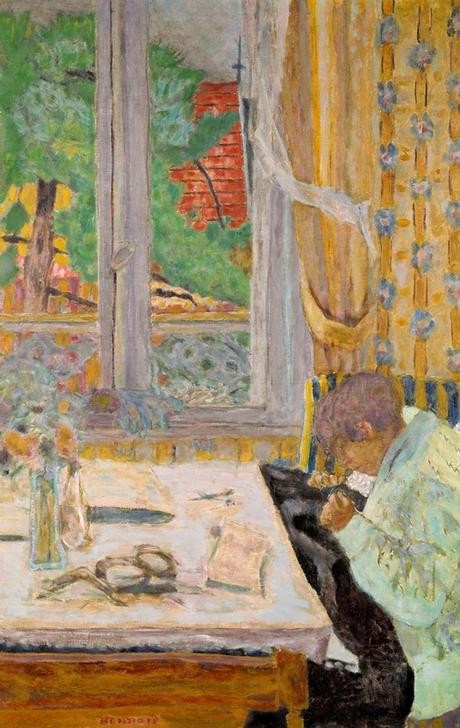 Pierre Bonnard, La Couturière, ou La couture près de la fenêtre (Beruf,Fenster,Frau Und Beruf,Frau,Handarbeit,Kunst,Wohnzimmer,Wohnung,Tisch,Nähen,Interieur,Französische Kunst,Frauenleben,Nabis,Schneiderin,Privatsammlung)