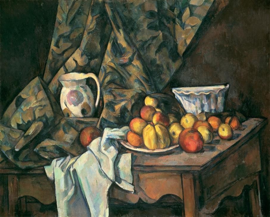 Paul Cézanne, Nature morte avec pommes et pêches (Apfel,Botanik,Obst,Textil,Impressionismus,Tisch,Stillleben,Tischtuch,Pfirsich,Französische Kunst,Obstschale,Vorhang,Kuchenform,Jahrhundertwende,Gemustert,Faltenwurf,Küchenstillleben,Krug)
