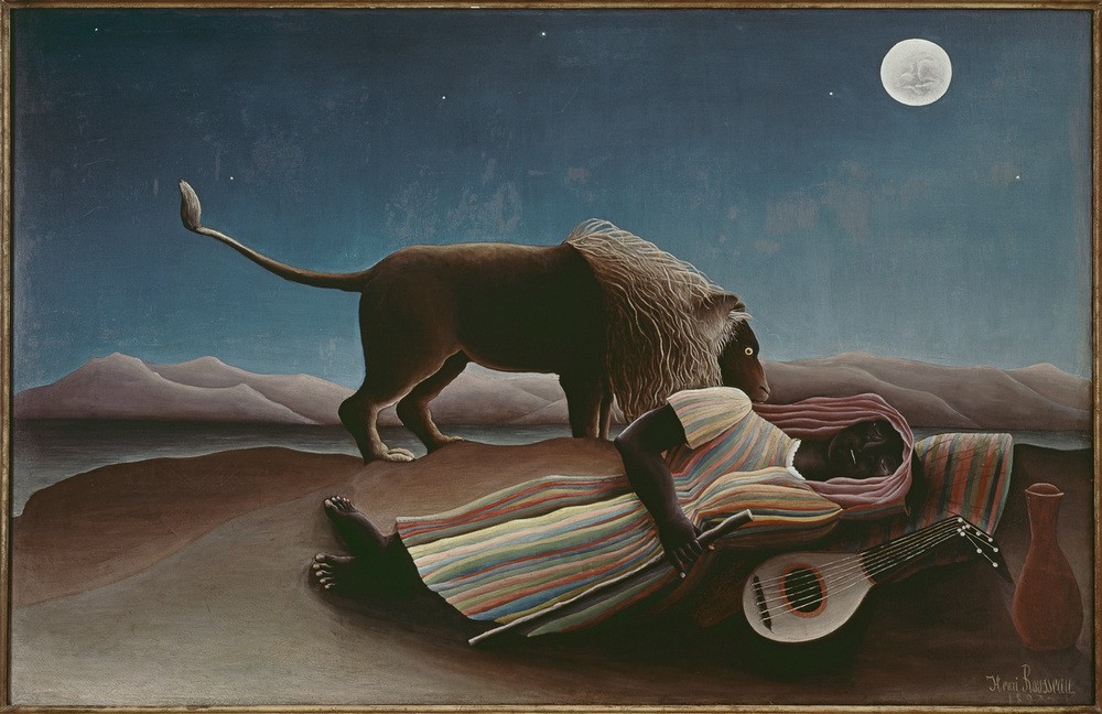 Henri Rousseau, La Bohémienne endormi (Landschaft, Wüste, Nacht, Vollmond, Schlafende, Musikerin, Laute, Musikinstrument, Knickhlaslaute, Löwe,      Phantastische Kunst, naive Malerei, Wunschgröße, Wohnzimmer, Treppenhaus, Malerei, klassische Moderne, bunt)