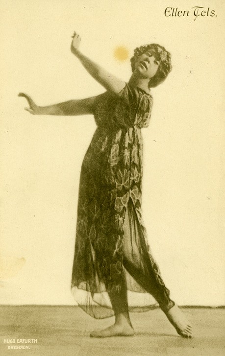 Hugo Erfurth, Ellen Tels (Frau, Tänzerin, Tanz, Ballett, Choreografie, Schleier, Ausdruck, Fotopostkarte, Persönlichkeiten, Fotokunst, Tanzschule, Treppenhaus, Wunschgröße, schwarz/weiß)