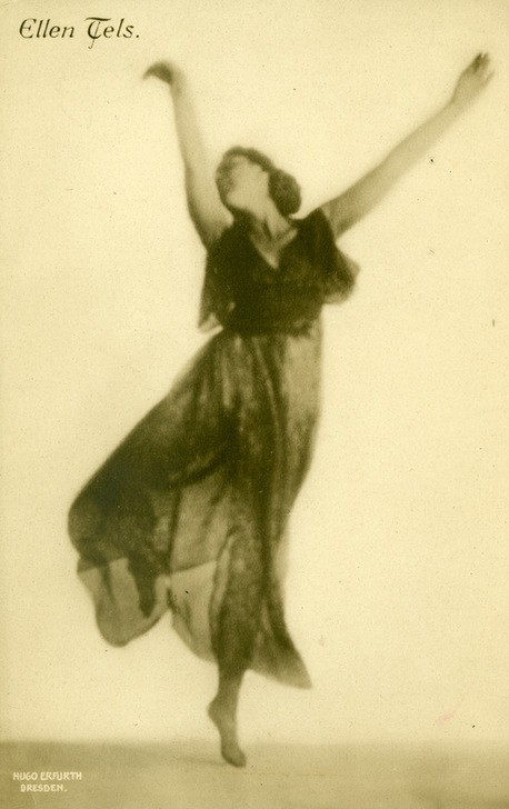 Hugo Erfurth, Ellen Tels (Frau, Tänzerin, Tanz, Ballett, Choreografie, Schleier, Ausdruck, Fotopostkarte, Persönlichkeiten, Fotokunst, Tanzschule, Treppenhaus, Wunschgröße, schwarz/weiß)