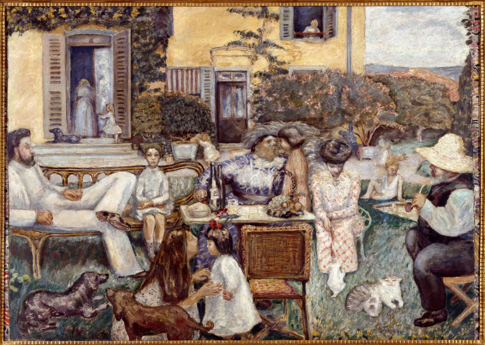 Pierre Bonnard, L’après-midi bourgeoise (Familie,Grossmutter,Gruppenbild,Jahreszeiten,Katze (Tier),Kind,Kunst,Bank (Sitzgelegenheit),Terrasse,Vater,Tageszeiten,Nachmittag,Impressionismus,Pfeife (Tabak),Hund,Tisch,Gartenmöbel,Strohhut,Mutter,Siesta,Bürgertum,Enkelkind,Flasche,Französische Kunst,G)