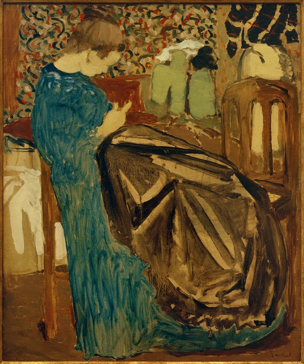 Edouard Vuillard, Näherin mit großem Stoff (Arbeit,Beruf,Frau Und Beruf,Frau,Handarbeit,Kunst,Mensch,Näherin,Textil,Portrait,Nähen,Interieur,Französische Kunst,Haarknoten,Frauenleben,Profil,Frauenarbeit,Nabis,Sitzen,Braun,Hochfrisur,Ganzfigurig,Tuch,Frisur,Signatur,Farbe)