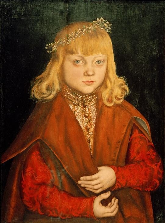 Lucas Cranach der Ältere, Bildnis eines sächsischen (?) Prinzen (Deutsche Kunst,Geschichte,Kindermode,Kind,Kunst,Mensch,Mode,Textil,Renaissance,Portrait,Adel,Kopfschmuck,Knabe,Blonde Haare,Kleidung (Allgemein),Brokat,Kranz,Rot,Blick Aus Dem Bild,Halbfigur,Schaube,Prinz,Farbe)