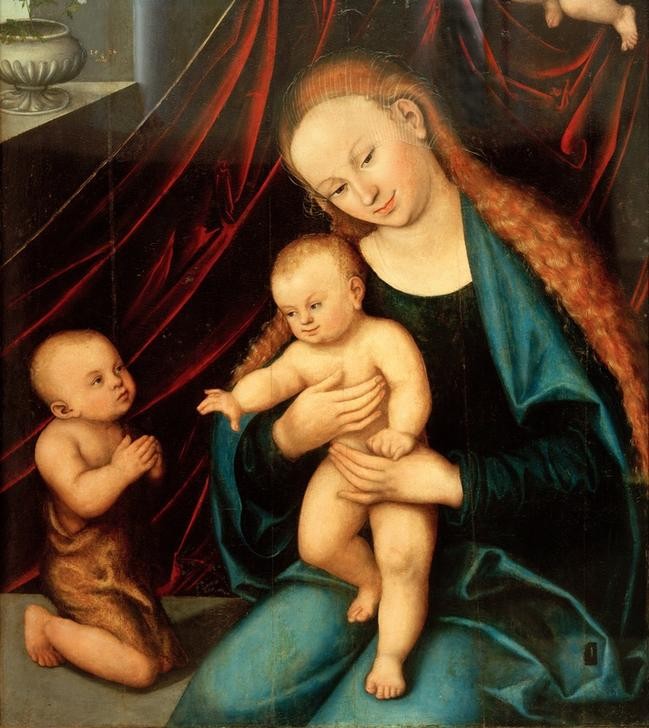 Lucas Cranach der Ältere, Maria mit Kind und Johannesknaben (Christentum,Deutsche Kunst,Engel,Fenster,Frau,Kamille,Kind,Kunst,Mutter Und Kind,Religion,Renaissance,Maria Mit Kind,Kleinkind,Neues Testament,Bibel,Putto,Portrait,Mutter Und Sohn,Jesusknabe,Vorhang,Knabe,Anbetung (Allgemein),Langes Haar,Blume,Sitzen,Jesu)