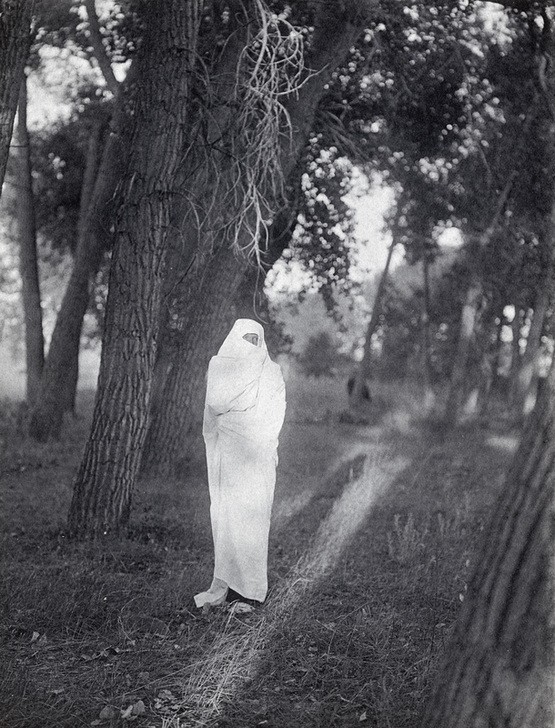 Edward S. Curtis, Unbekannt (GESCHICHTE, MANN, KLEID, WARTEN, FREIER, RITUAL, VERMUMMUNG, PERSON, WEISS (FARBE))