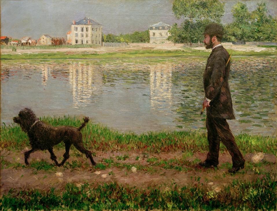 Gustave Caillebotte, Richard Gallo et son chien Dick au Petit Gennevilliers (Architektur,Haus,Kunst,Landschaft,Mann,Freizeit,Spaziergang,Wohnhaus (Allgemein),Impressionismus,Herr Und Hund,Hund,Fluss,Spiegelung,Reise,Französische Kunst,Haustier,Ufer,Pudel,Tier,Mensch Und Tier)