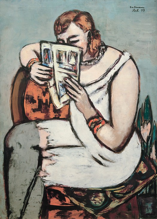 Max Beckmann, Frau in weißem Hemd (lesend) (Frau, Lesende, Sitzende, Sessel, Zeitung, Menschen, Expressionismus, Klassische Moderne, Malerei, Wohnzimmer, Treppenhaus, Wunschgröße, bunt)