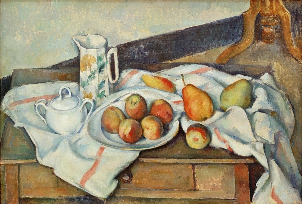 Paul Cézanne, Pêches et poires (Botanik,Obst,Impressionismus,Tisch,Stillleben,Tischtuch,Pfirsich,Französische Kunst,Birne,Zuckerdose,Jahrhundertwende,Faltenwurf,Obstteller,Küchenstillleben,Milchkännchen,Schublade,Krug)