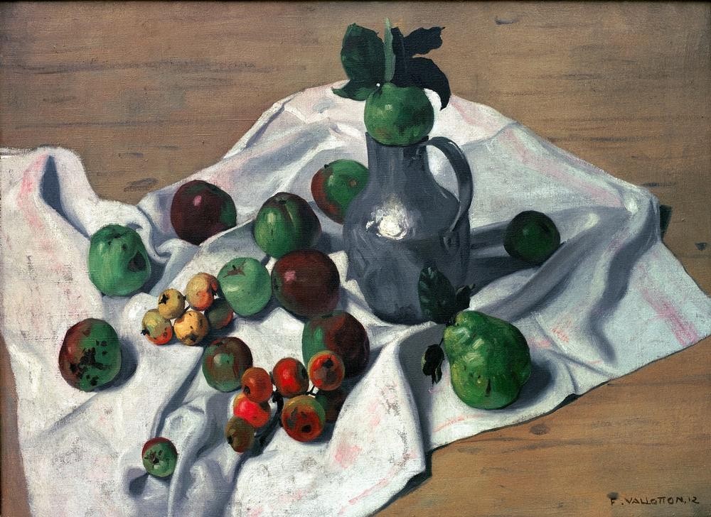 Felix Vallotton, Une bouillotte de fer blanc, des pommes et deux coings (Apfel,Kunst,Obst,Quitte,Nahrungsmittel,Stillleben,Tischtuch,Französische Kunst,Schweizerische Kunst,Nabis,Krug)