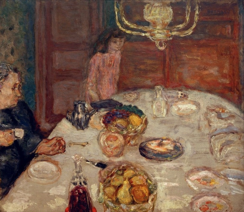 Pierre Bonnard, Les Poires (Le Déjeuner au Grand-Lemps) (Essgeschirr,Familie,Kunst,Obst,Petroleumlampe,Tafelsitten,Tisch,Lampe,Mittagessen,Speisezimmer,Französische Kunst,Obstschale,Birne,Familienleben,Künstlerfamilie,Gedeckter Tisch,Jahrhundertwende,Obstkorb)