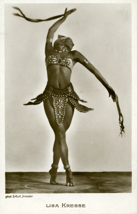 Hugo Erfurth, Lisa Kresse (Frau, Tänzerin, Tanz, Ballett, Choreografie, Schleier, Ausdruck, Fotopostkarte, Persönlichkeiten, Fotokunst, Tanzschule, Treppenhaus, Wunschgröße, schwarz/weiß)