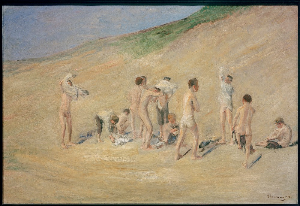 Max Liebermann, Jungen nach dem Bade (Bad Im Freien,Bad,Deutsche Kunst,Freikörperkultur,Kind,Kunst,Landschaft,Mensch,Freizeit,Seebad,Strand,Impressionismus,Akt,Ankleiden,Reise,Düne,Im Freien (Allgemein),Nacktheit,Knabe,Kinderleben,Jahrhundertwende,Sandstrand,Signatur)