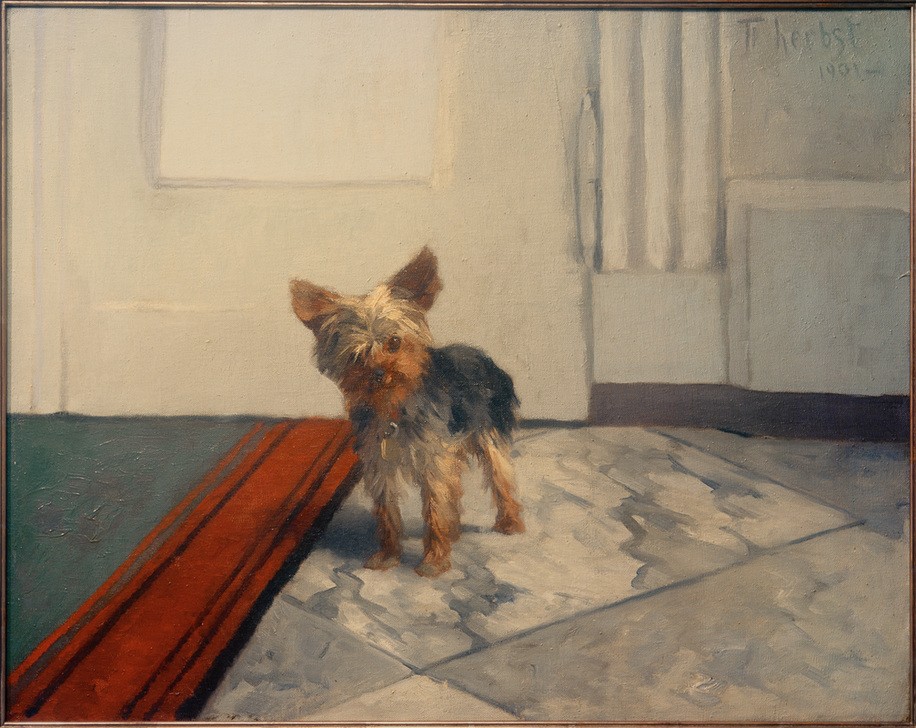 Thomas Ludwig Herbst, Kleiner Hund im Flur (Biologie,Deutsche Kunst,Kunst,Terrier,Teppich,Tür,Wohnung,Zoologie,Impressionismus,Hund,Interieur,Haustier,Flur,Innenansicht,Tier,Jahrhundertwende,Säugetier,Fliese,Hamburgischer Künstlerclub,Signatur,Yorkshireterrier)