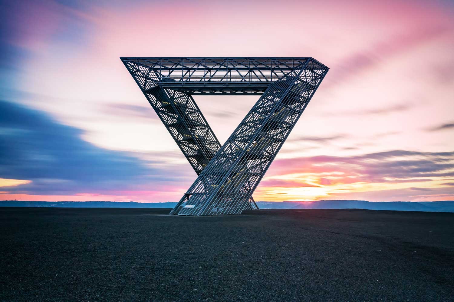 Konfiguration benutzen (Denkmal, Skulptur, begehbar, modern, puristisch, Bergbau, Ensdorf, Saarland, Erinnerung, Büro, Business, Wohnzimmer, Treppenhaus, Fotokunst, Wunschgröße, bunt)