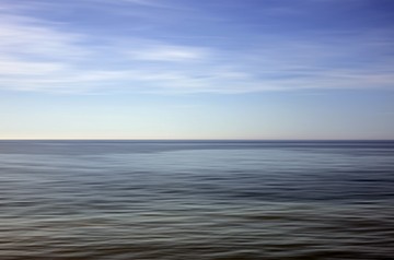 Gerhard Rossmeissl, Horizont und Licht III (Meer, Horizont, Wasserspiegel, Meeresbrise, Lichteffekte, Spiegelungen, Schlafzimmer, Wohnzimmer, Wunschgröße, Fotokunst, zeitgenössisch, bunt)
