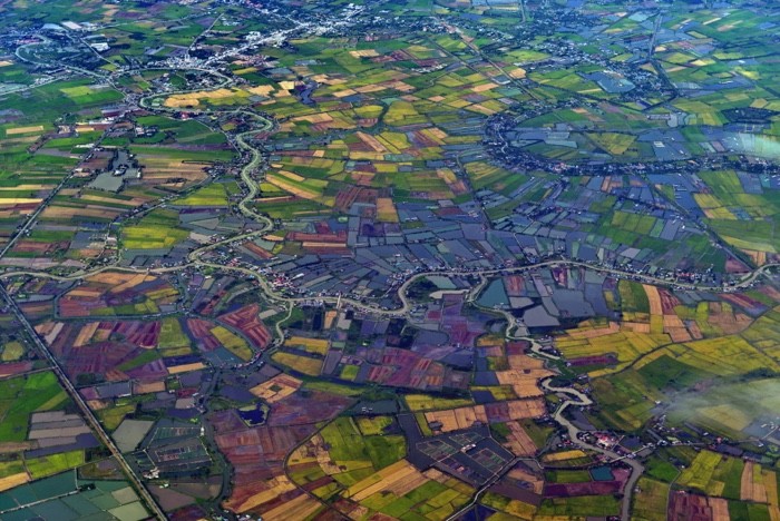 Hady Khandani, GEO ART - FIELDS AND VILLAGES AROUND BANGKOK - THAILAND (Felder, Landschaft, Bangkok, Luftbild, Stadt,  Horizont, Fotografie, Wohnzimmer, Treppenhaus, Wunschgröße, bunt)