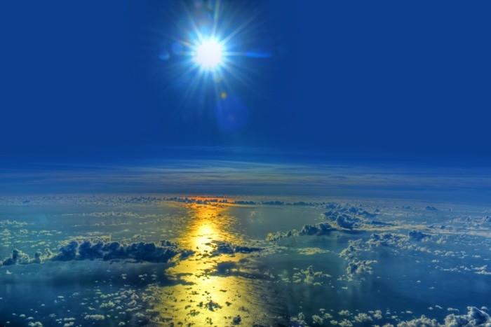 Hady Khandani, HDR - DROPPING SUN OVER CARIBBEAN SEA (Luftbild, Meer, Karibik, Wolken, Sonnenuntergang,  Wunschgröße, Fotokunst, Treppenhaus, Wohnzimmer, bunt)