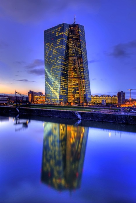 Hady Khandani, HDR - EUROPEAN CENTRAL BANK BUILDING DURING NIGHTFALL - FRANKFURT - GERMANY2 (Europäische Zentralbank, EZB, moderne Architektur, Gebäude, Hochhaus, Glasfassade, Main, Fluss, Stadt, Frankfurt, Metropole, Mainufer, Spiegelung, Abendszene, Dämmerung, Fotokunst, Wohnzimmer, Treppenhaus, Büro, Wunschgröße, bunt)