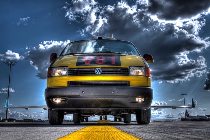 Hady Khandani, HDR - FOLLOW ME CAR WITH SHINY WINGS 2 (Flughafen, Flugzeug, Flügel, Rollfeld, Wolken, Lotse, Himmel, Hadyphoto, Wunschgröße, Fotogkunst, Wohnzimmer, Treppenhaus, bunt)