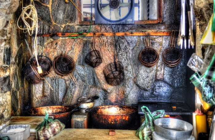 Hady Khandani, HDR - SMALL KITCHEN IN A VENEZUELAN RESTAURANT 3