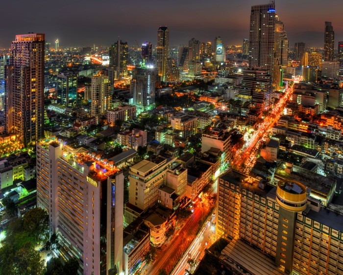 Hady Khandani, HDR - SUNSET IN BANGKOK - SILOM ROAD - THAILAND 07 (Bangkok, Metropole, Abendszene, Stadt, Hauptstadt, Skyline, Wolkenkratzer, Hochhäuser, Sonnenuntergang, Fotografie, Wohnzimmer, Treppenhaus, Wunschgröße, bunt)