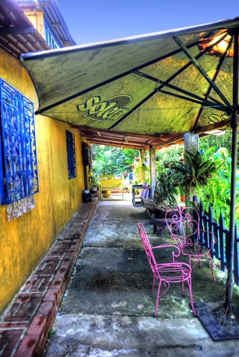 Hady Khandani, HDR - VERANDA IN VENEZUELA (Veranda, Terrasse, Balkon, Sonnenschirm, Ambiente, Venezuela, Fotografie, Wohnzimmer, Treppenhaus, Wunschgröße, bunt)