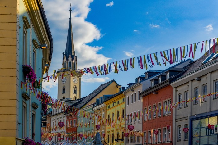 Konfiguration benutzen (Architektur, Häuser, Altstadt, hitorisch, Kärnten, Österreich, Städte, Wunschgröße, Fotografie, Treppenhaus, Wohnzimmer, bunt)