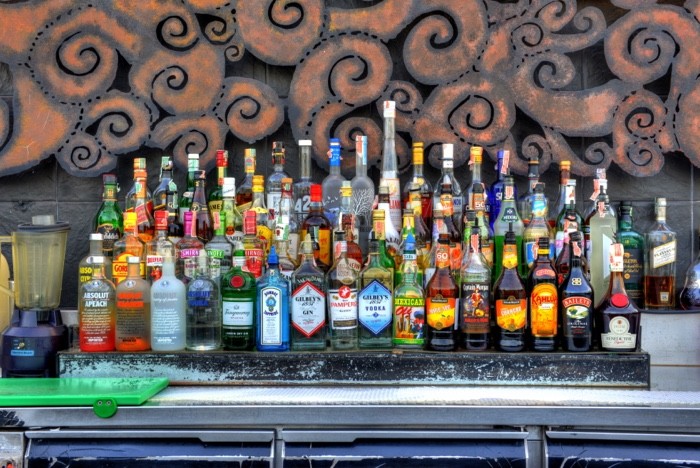 Hady Khandani, HDR - ALCOHOLICA01 (Flaschen, Sammlung, Alkohol, Fotografie, Wohnzimmer, Treppenhaus,Gastronomie, Bistro, Bar, Wunschgröße, bunt)