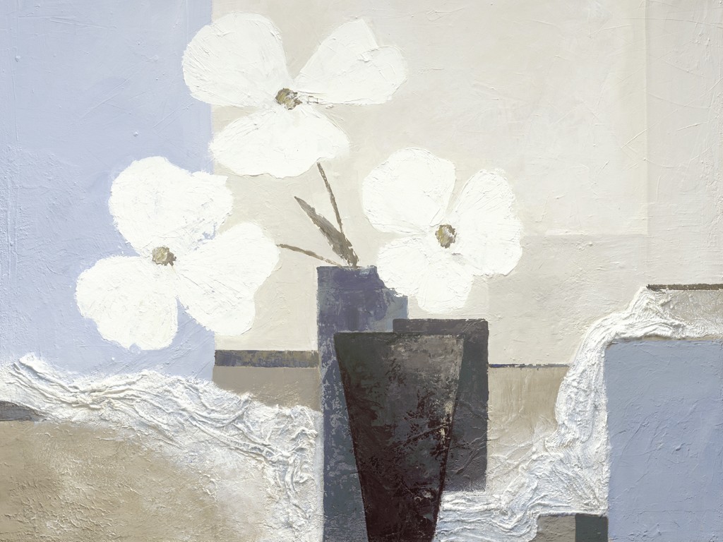Ruby Henning, White Hues (Blumenvase, Blumen, Blüten, Stillleben, moderne Malerei, dekorativ, zeitgenössisch, Wohnzimmer, Schlafzimmer, Treppenhaus, grau)