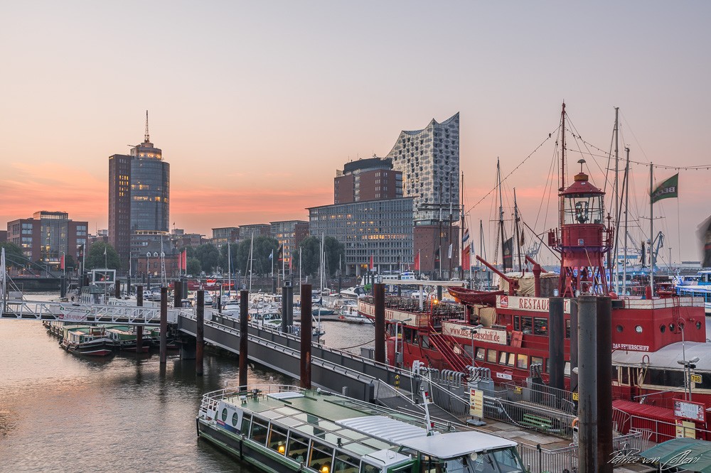 Konfiguration benutzen (Hamburg,  Städte, Deutschland, Architektur, Elbphilharmonie, modern, Konzerthaus, Gebäude, Panorama, hafen, Fotokunst,  Dämmerung, Wunschgröße, Wohnzimmer)