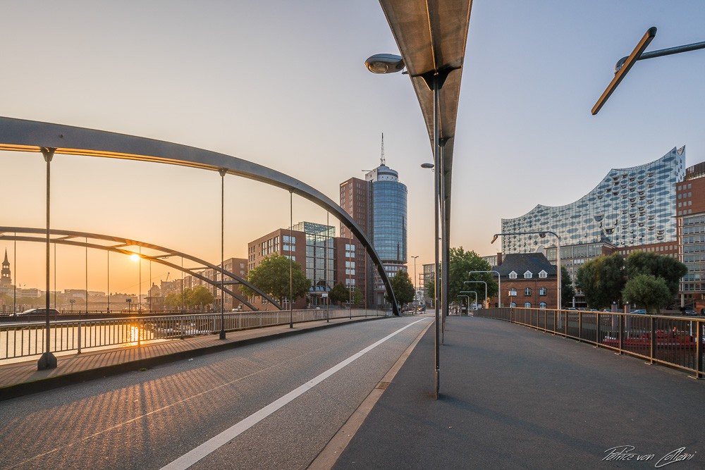 Konfiguration benutzen (Hamburg,  Städte, Deutschland, Architektur, Elbphilharmonie, modern, Konzerthaus, Gebäude, Panorama, Fotokunst,  Dämmerung, Wunschgröße, Wohnzimmer)