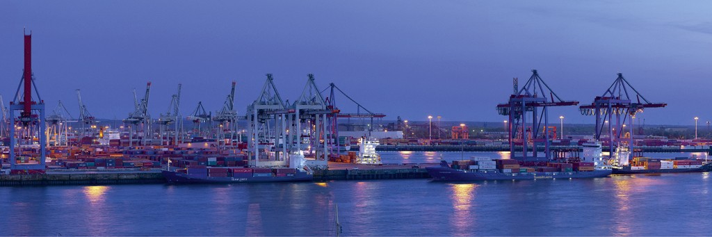 Stefan Klein, Hamburg Süd II (re) (Hamburg, Hafen, Schiffe, Kräne, Abendszene, Dämmerung, Treppenhaus, Wohnzimmer, bunt)