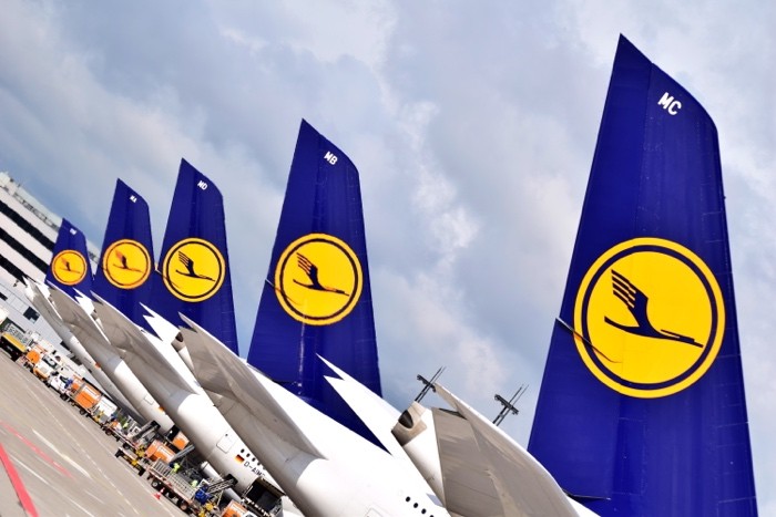 Hady Khandani, LUFTHANSA AIRBUS A380-800 TAIL PARADE 2 (Frankfurt, Flughafen, Flugzeug, Lufthansa, Heckflosse, Symbol, Hadyphoto, Wunschgröße, Fotografie, Wohnzimmer, Treppenhaus, bunt)