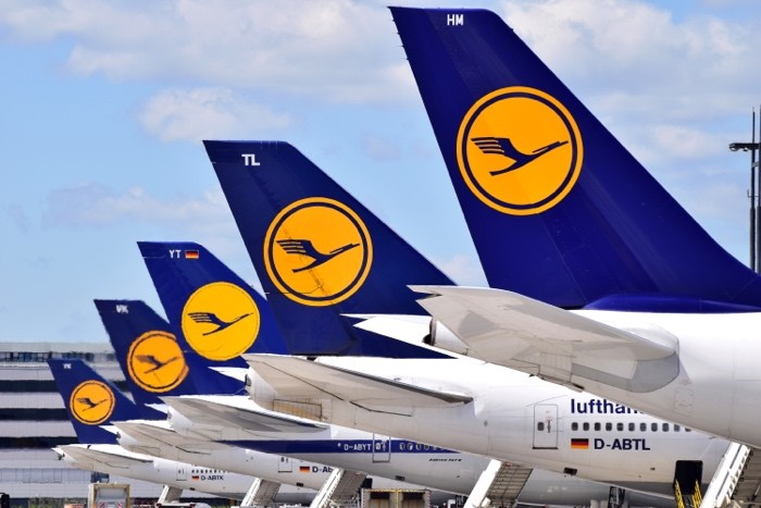 Hady Khandani, LUFTHANSA LONG RANGE AIRCRAFTS TAIL PARADE 1 (Frankfurt, Flughafen, Flugzeug, Lufthansa, Heckflossen, Symbol, Hadyphoto, Wunschgröße, Fotografie, Wohnzimmer, Treppenhaus, bunt)
