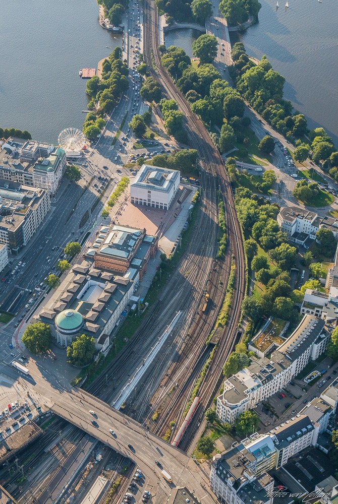 Konfiguration benutzen (Hamburg, Städte, Deutschland, Hafenstadt, Luftbild, Gebäude, Architektur, Fotografie, Wunschgröße, Treppenhaus, Büro)