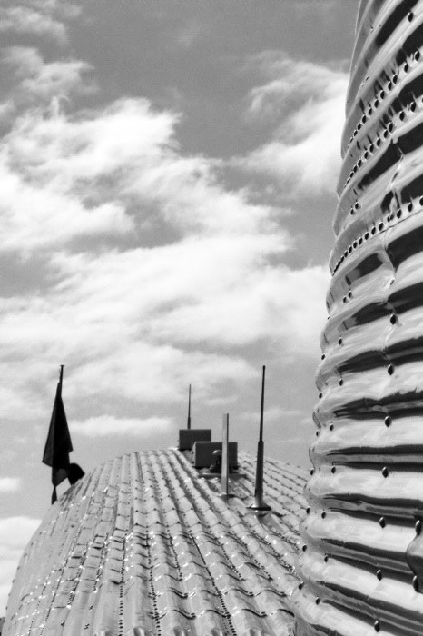 Hady Khandani, MONOCHROME - JUNKERS JU 52 - TAIL 1 (Flugzeug, Motorflugzeug, Retro, Nostalgie, Tante Ju, Konstruktion, Technik, Detail, Heck, Fotografie, Wohnzimmer, Treppenhaus, Wunschgröße, schwarz/weiß)