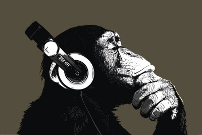 Leinwandbild Unbekannt - The Chimp Stereo (Affe, Schimpanse, Kopfhörer, lauschen, Musik hören, witzig, Pop, Tier, Fotokunst, Jugendzimmer, Wohnzimmer, Musikzimmer, schwarz/weiß)