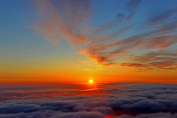 Hady Khandani, SUNSET OVER THE CLOUDS - EASTERN EUROPE 3 (Hady Khandani, SUNSET OVER THE CLOUDS - EASTERN EUROPE 3)