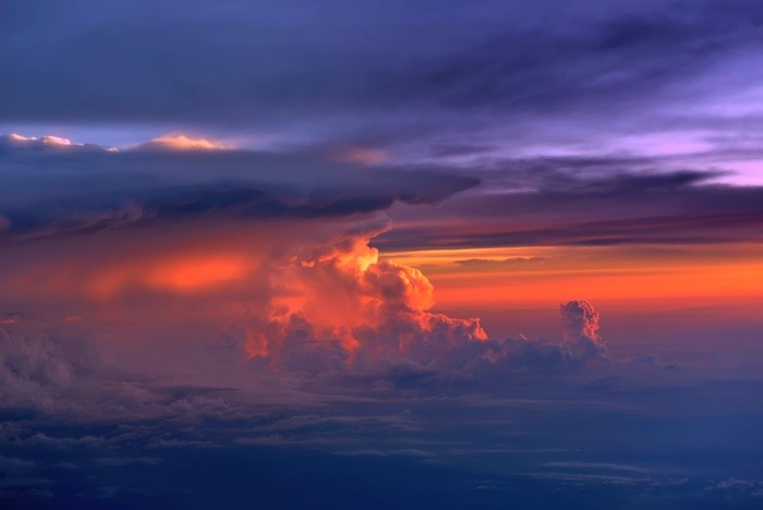 Hady Khandani, THUNDERCLOUDS DURING SUNSET OVER CARIBBEAN SEA 1 (Luftbild, Meer, Karibik, Wolken, Gewitterwolken, Sonnenuntergang, Wunschgröße, Fotokunst, Treppenhaus, Wohnzimmer, bunt)