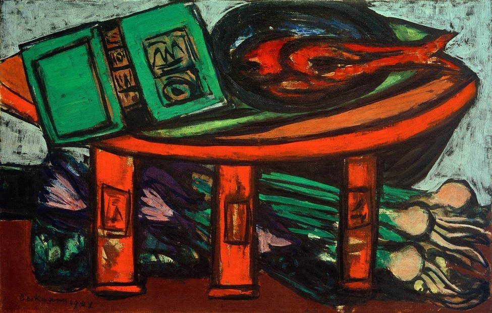 Max Beckmann, Stillleben mit grünem Buch und Rettichen (Stillleben, Tisch, Buch, Fisch, Rettich, Expressionismus, Klassische Moderne, Malerei, Wohnzimmer, Treppenhaus, Esszimmer, Wunschgröße, bunt)