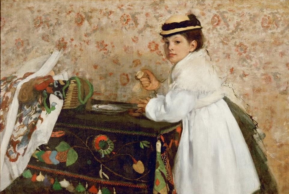 Edgar Degas, Hortense Valpincon (Kindermode,Kind,Mädchen,Möbel,Schmuck,Tapete,Zimmermann,Impressionismus,Hut,Tisch,Portrait,Tischtuch,Bürgertum,Schultertuch,Französische Kunst,Kassette,Kleidung (Allgemein),Tischler,Geblümt,Nähzeug,Gewerbe)