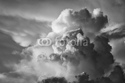 leeyiutung, cloudscape at sunset in black and white (wolken, wolkengebilde, hintergrund, abstrakt, schwarzweiß, cumulus, farbe, bunt, morgengrauen, dramatisch, abenddämmerung, abend, himmel, licht, himmel, spiritual, sonnenlicht, sonnenuntergang, sonnenschein, sturm, kondenswasser, niemand, natürlic)