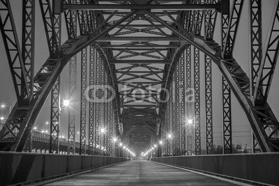 Gerhard1302, Historische Stahlträgerbrücke über die Elbe in Hamburg (hamburg, sehenswürdigkeit, historisch, bejahrt, bejahrt, schwarz, weiß, brücke, historisch, denkmal, nacht, nachts, hafen, himmel, reise, reiseziel, stahlträger, strom, flux, elba, stadt, orientierungspunk)